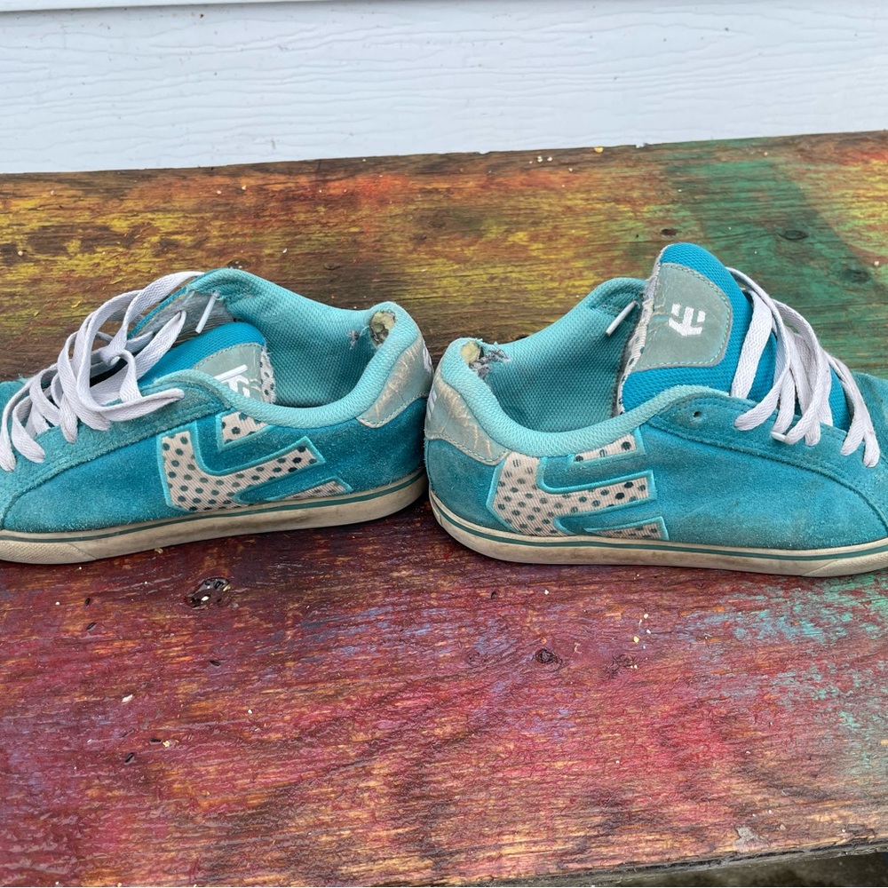 Etnies early 2000’s skate shoe